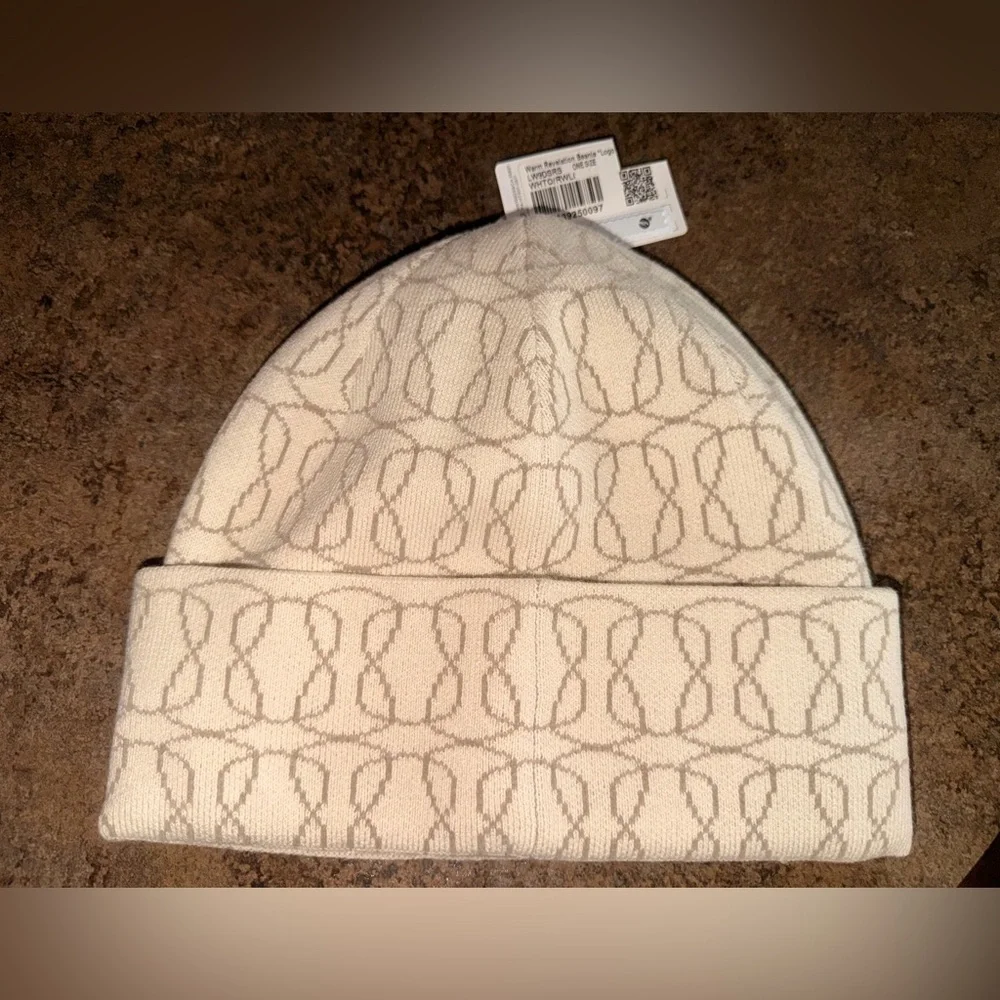 BNWT Lululemon Athletica Warm Revelation Beanie *Logo